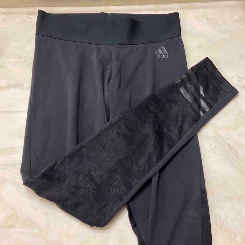 Adidas sport legging with calf detail